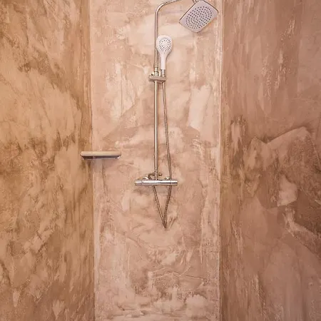 אכסניה Boutique Livia *